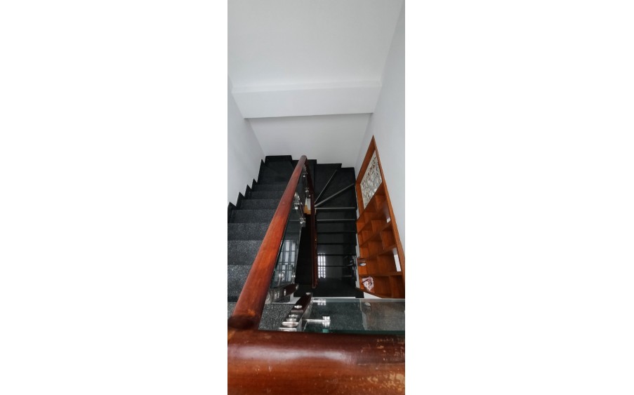 Bán gấp nhà  đường 5 linh xuân thủ đức ,Lh : 0909428959.